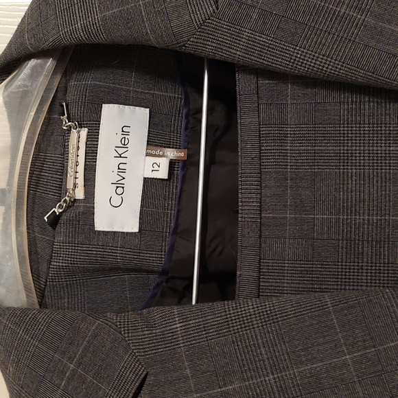 ***SUIT SALE***Calvin Klein suit bargain!!!! - Picture 2 of 4
